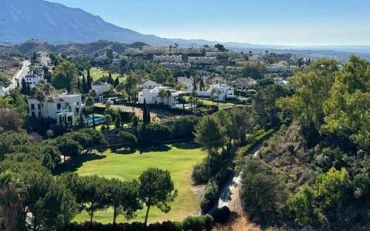 Exclusive penthouse in La Quinta – The Crest with spectacular views of the sea, the golf course, and La Concha.